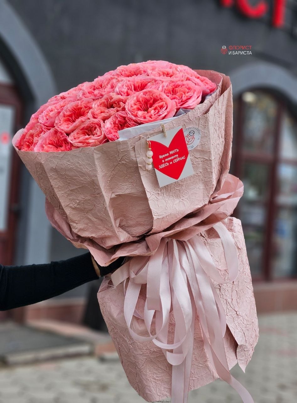 Букет из 25 голландских коралловых пионовидных роз — изображение 3