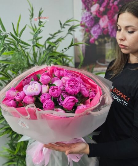 Букет из 25 розовых пионов